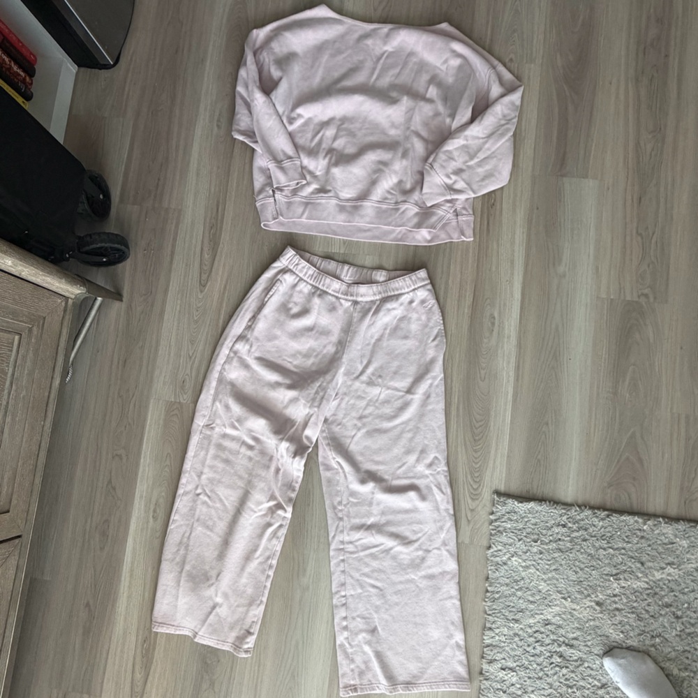 Hollister Soft Pink Cozy Sweatshirt & Sweatpants Set
